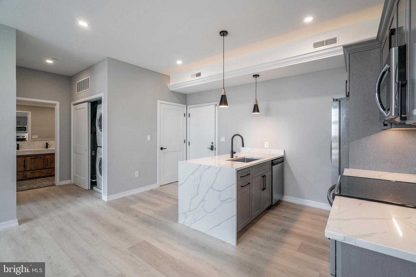 2401 Washington Ave #4c Property Photo 3