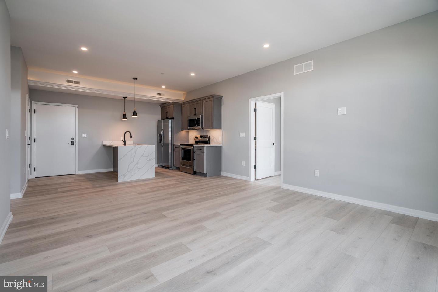 2401 Washington Ave #4c Property Photo 5