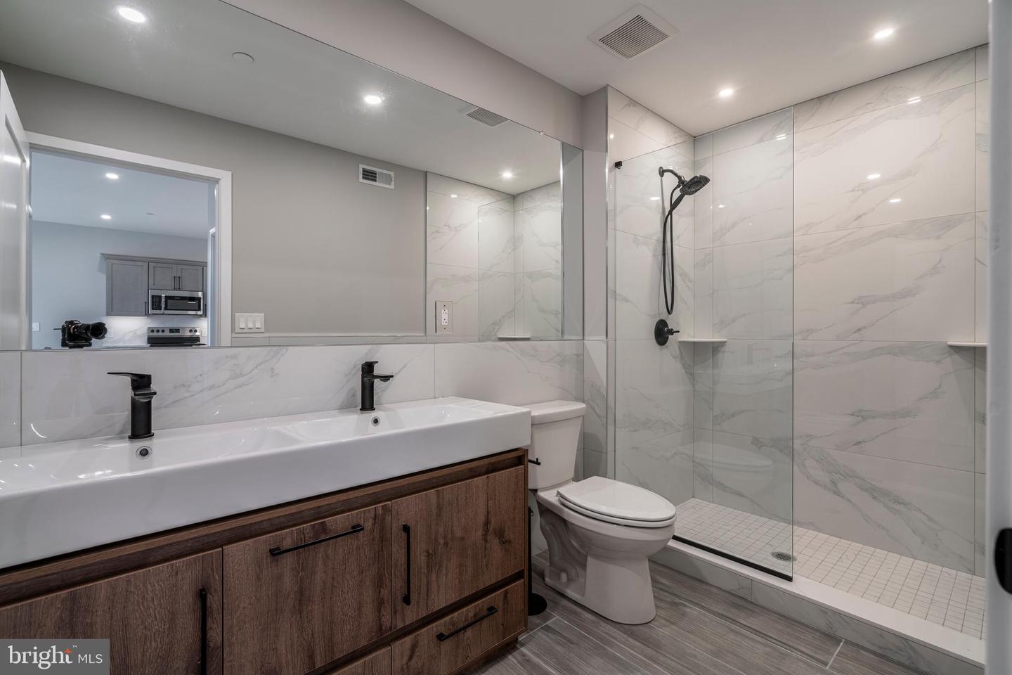 2401 Washington Ave #4c Property Photo 7