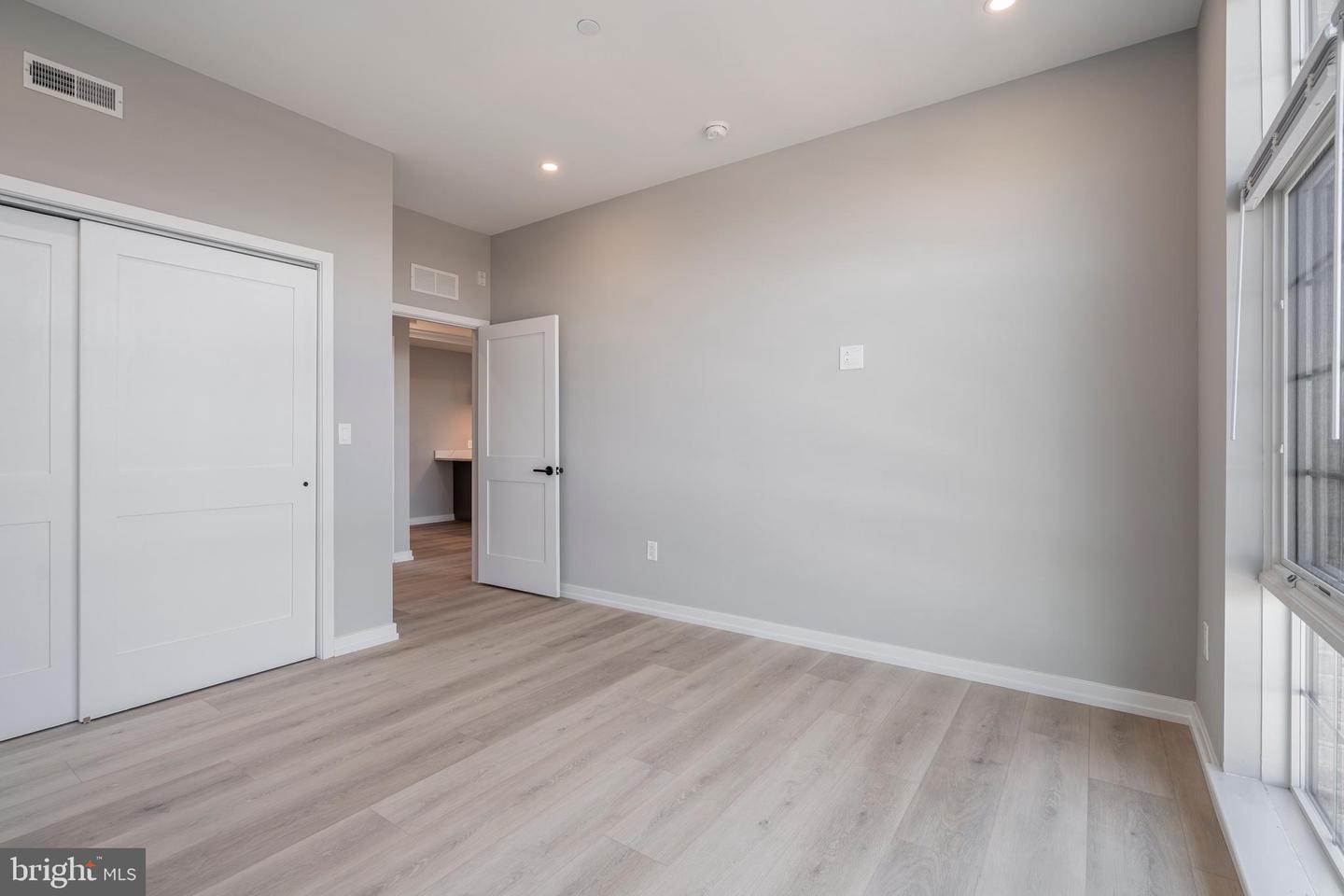 2401 Washington Ave #4c Property Photo 9