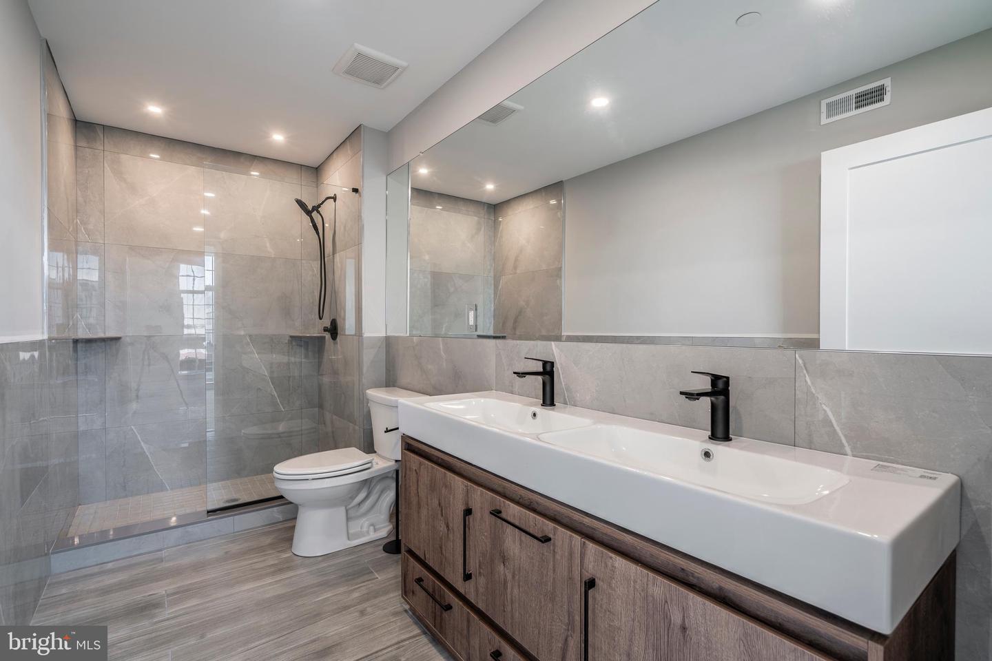 2401 Washington Ave #4c Property Photo 14