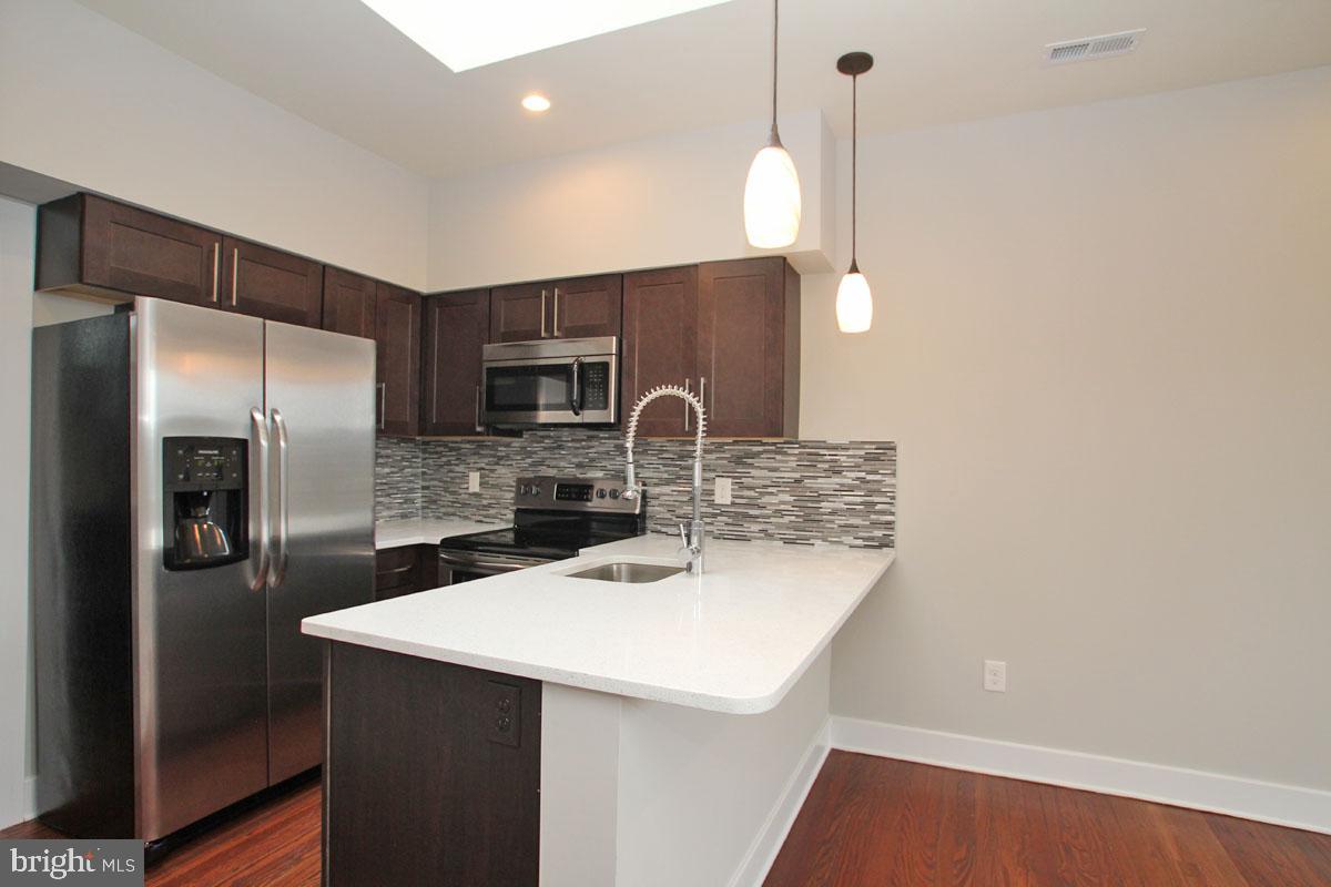 400 S 45th St #0d Property Photo 4