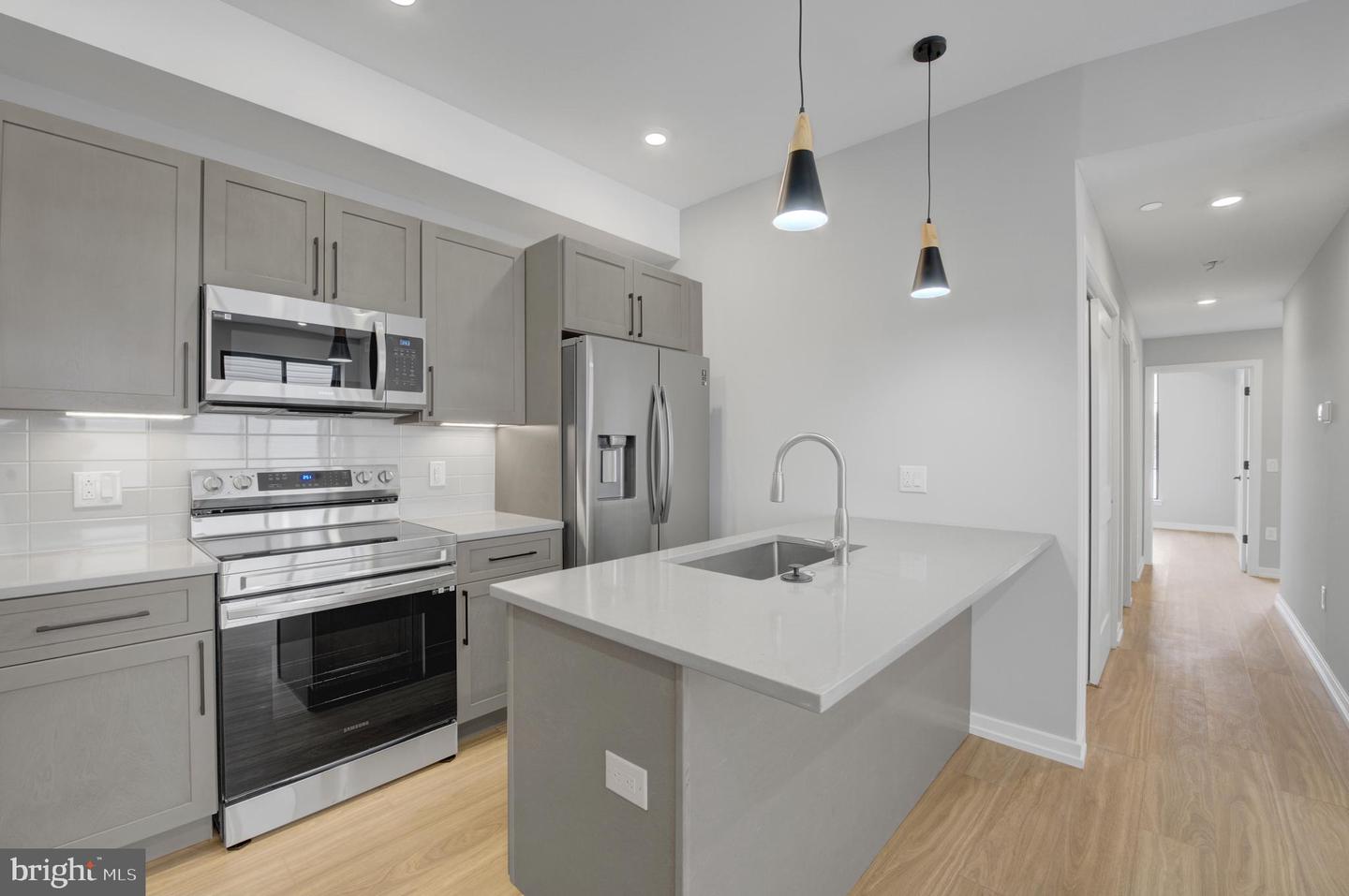 1205 S 15th St #3d Property Photo 2