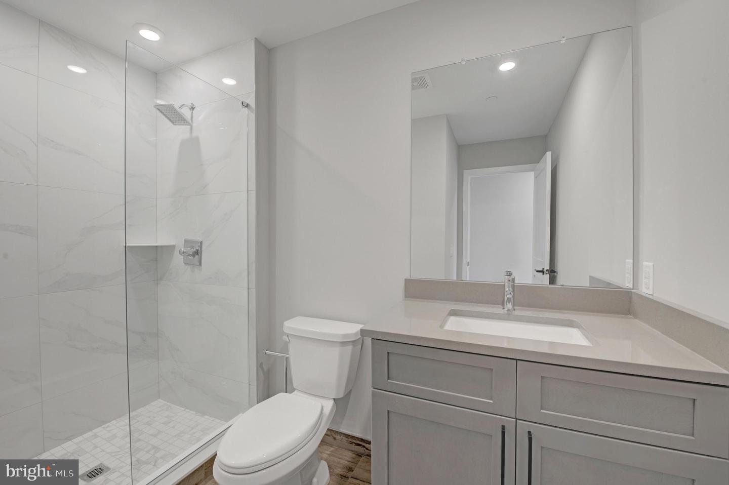 1205 S 15th St #3d Property Photo 3