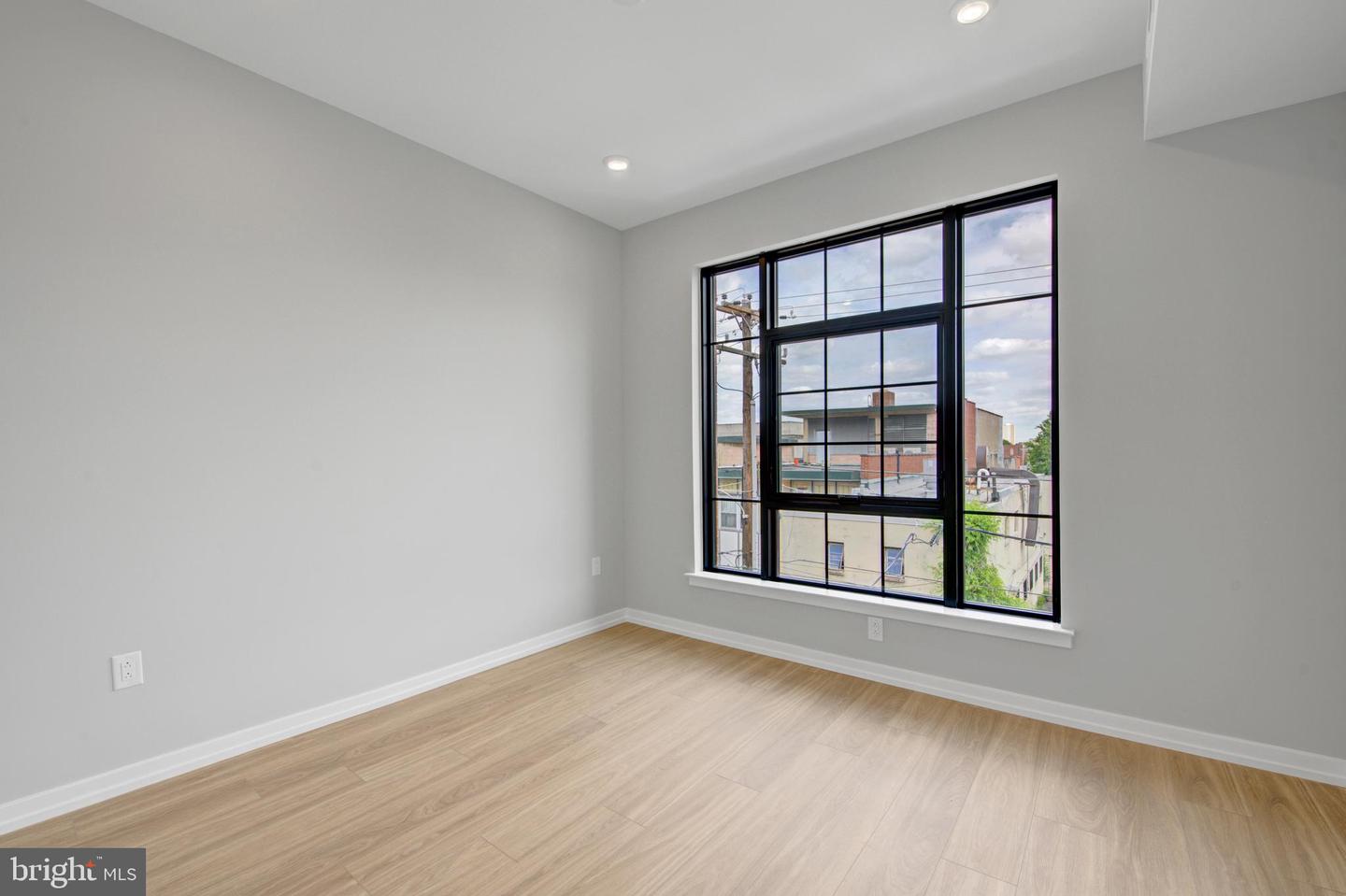 1205 S 15th St #3d Property Photo 4
