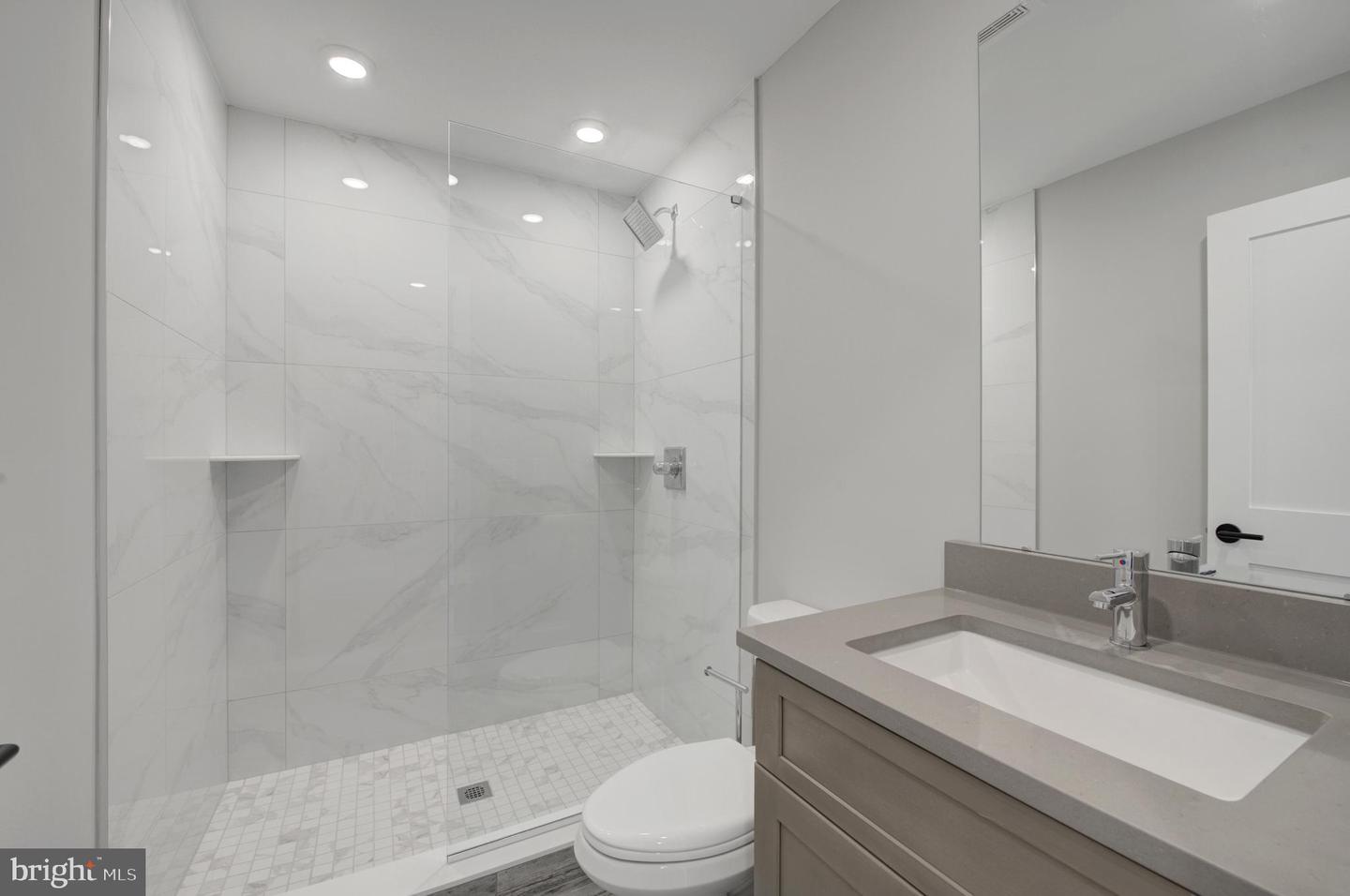 1205 S 15th St #3d Property Photo 7