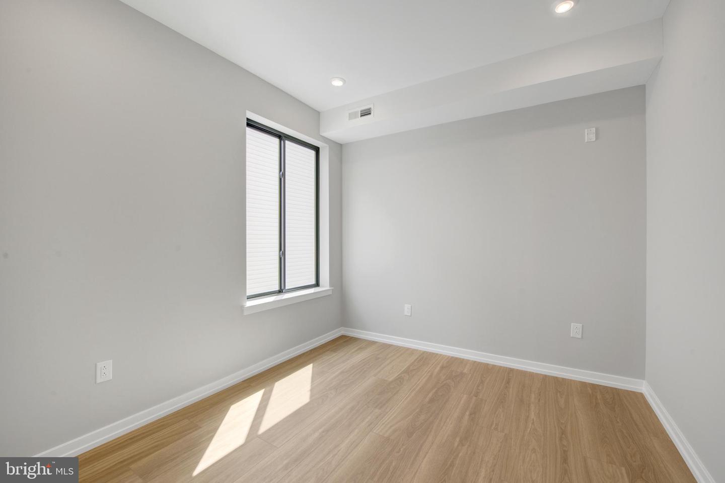 1205 S 15th St #3d Property Photo 9