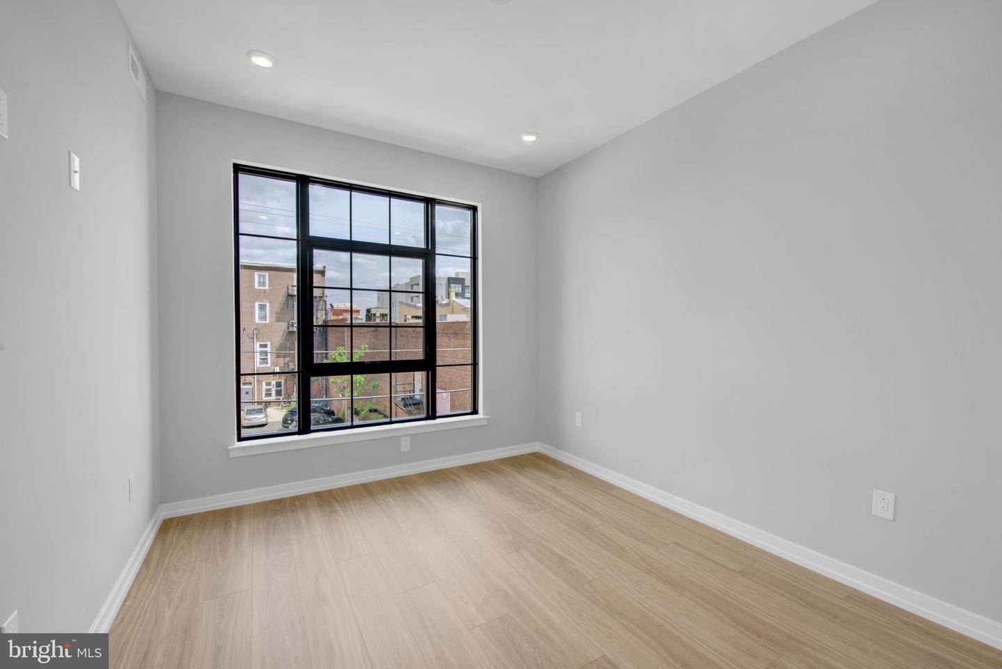 1205 S 15th St #3d Property Photo 11