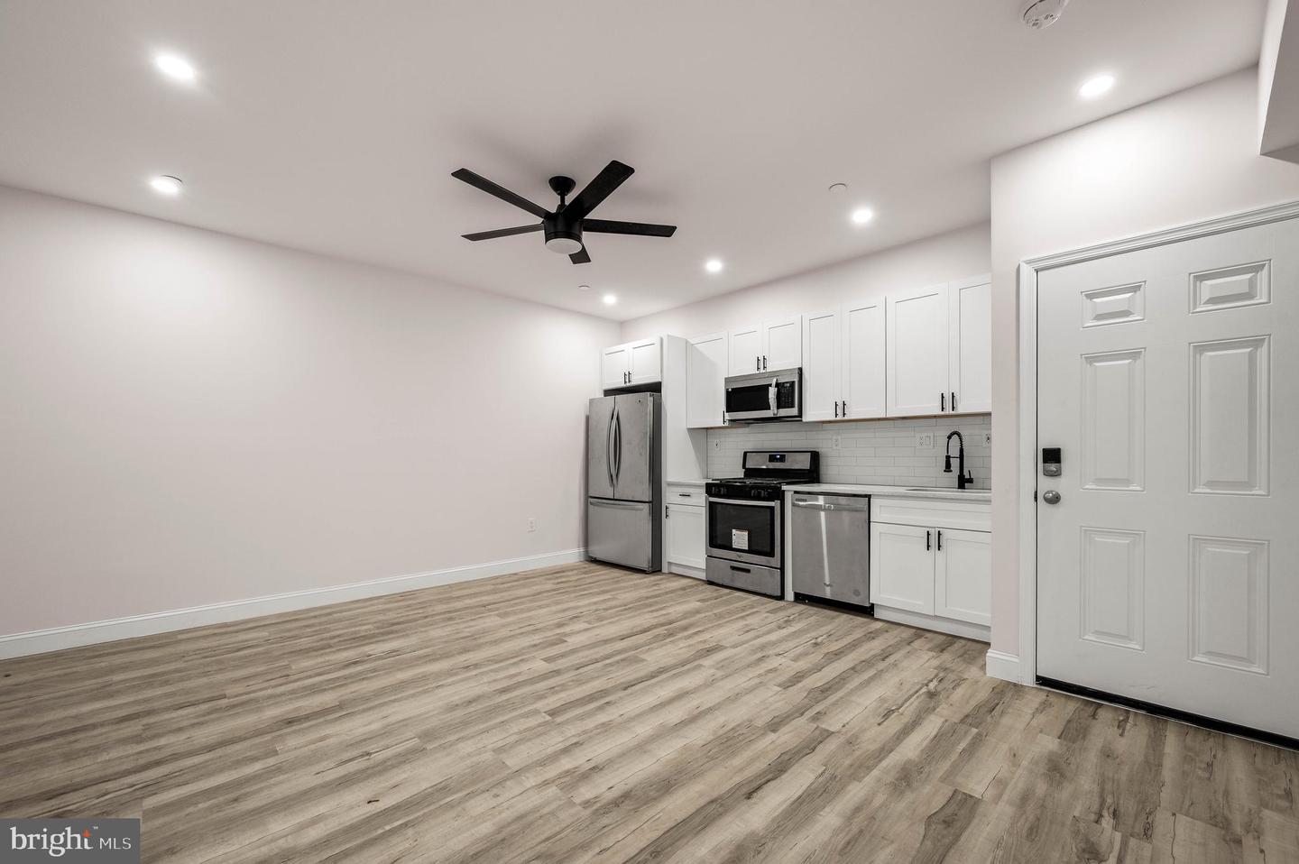 437 W GIRARD AVE #4 Property Photo 1
