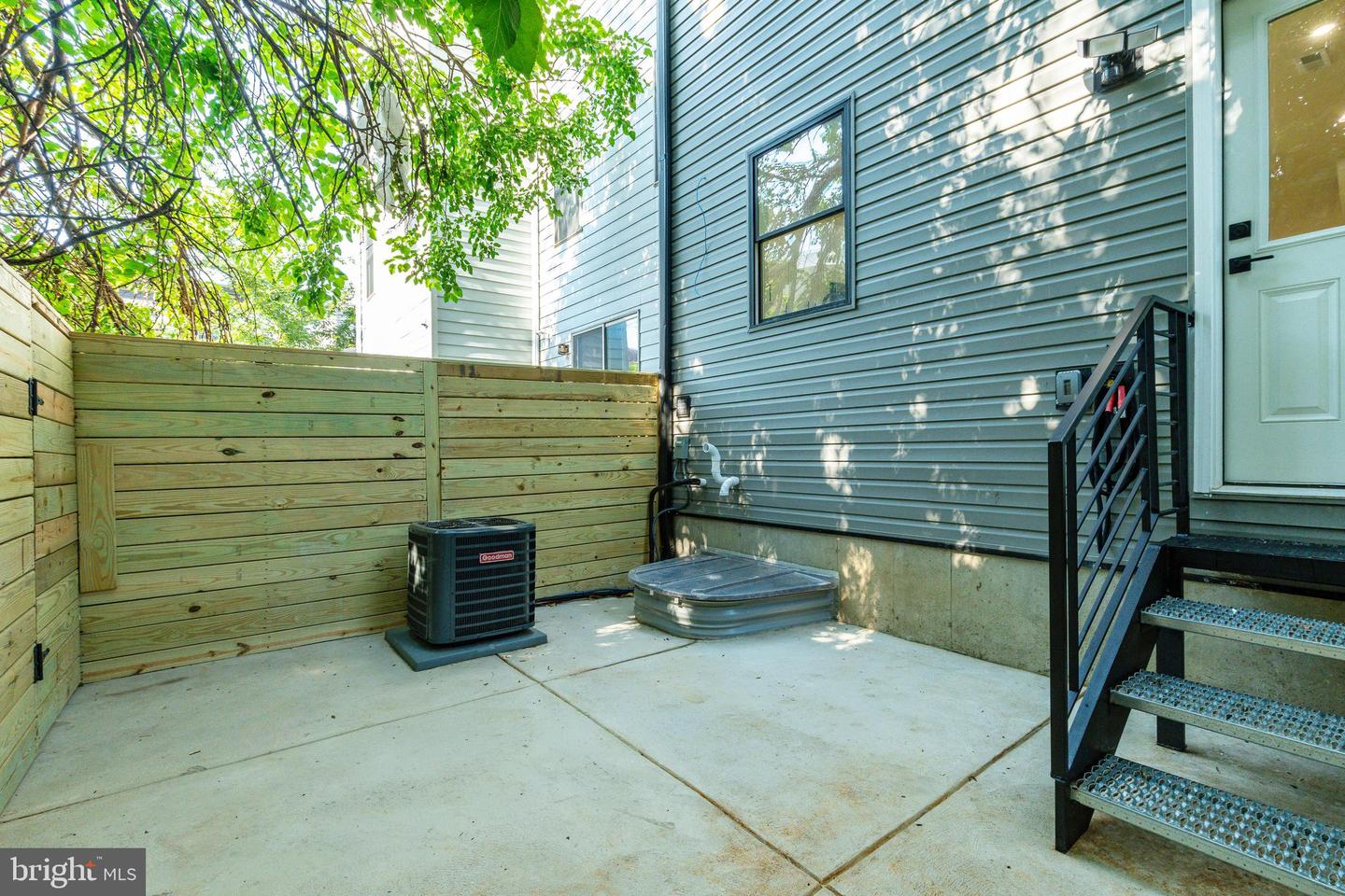 1421 21st St Property Photo 11