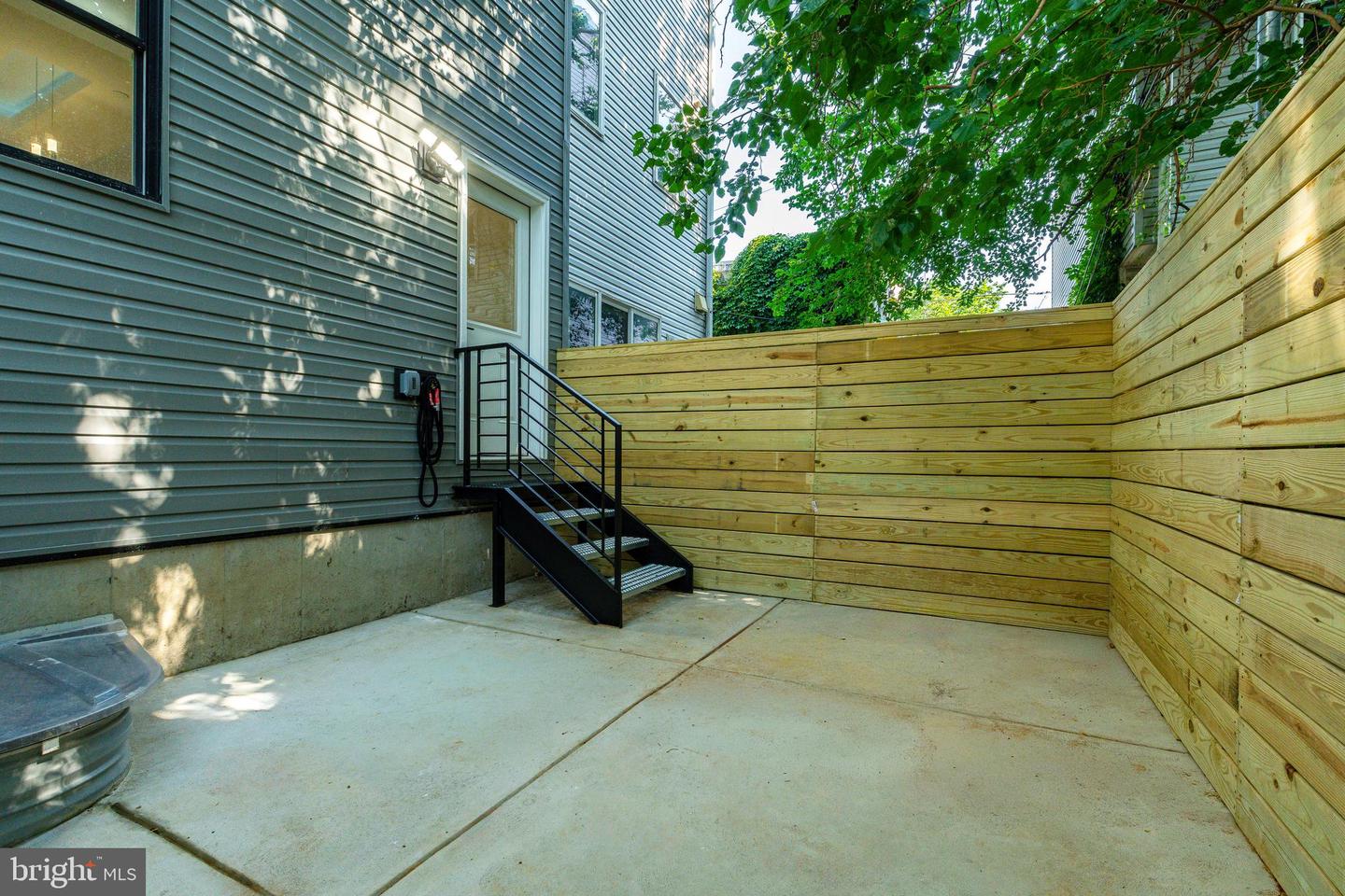 1421 21st St Property Photo 12