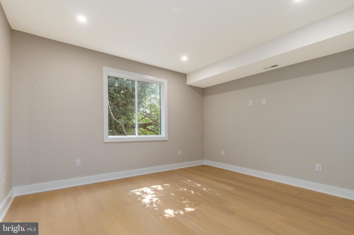1421 21st St Property Photo 13