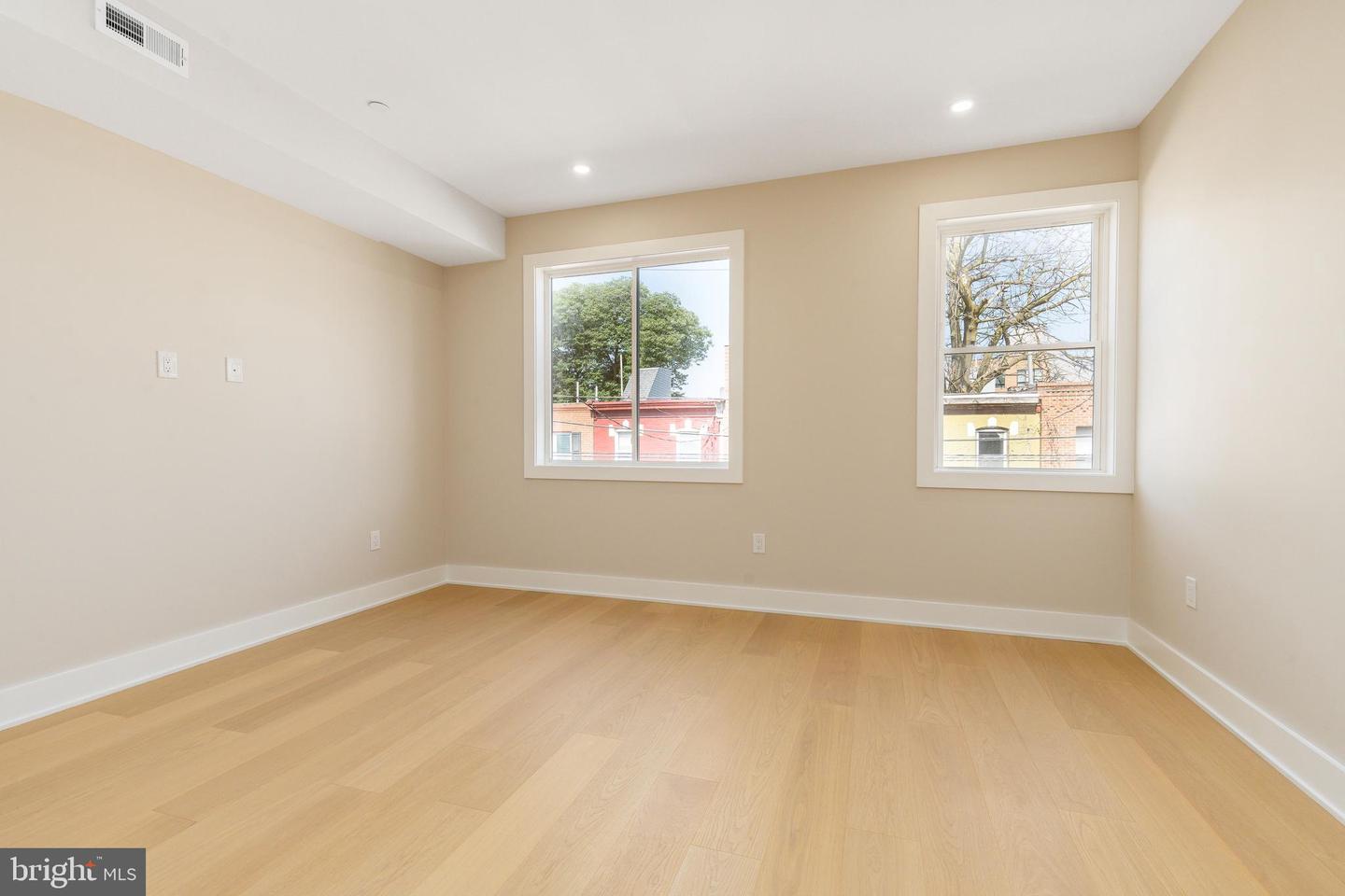 1421 21st St Property Photo 17