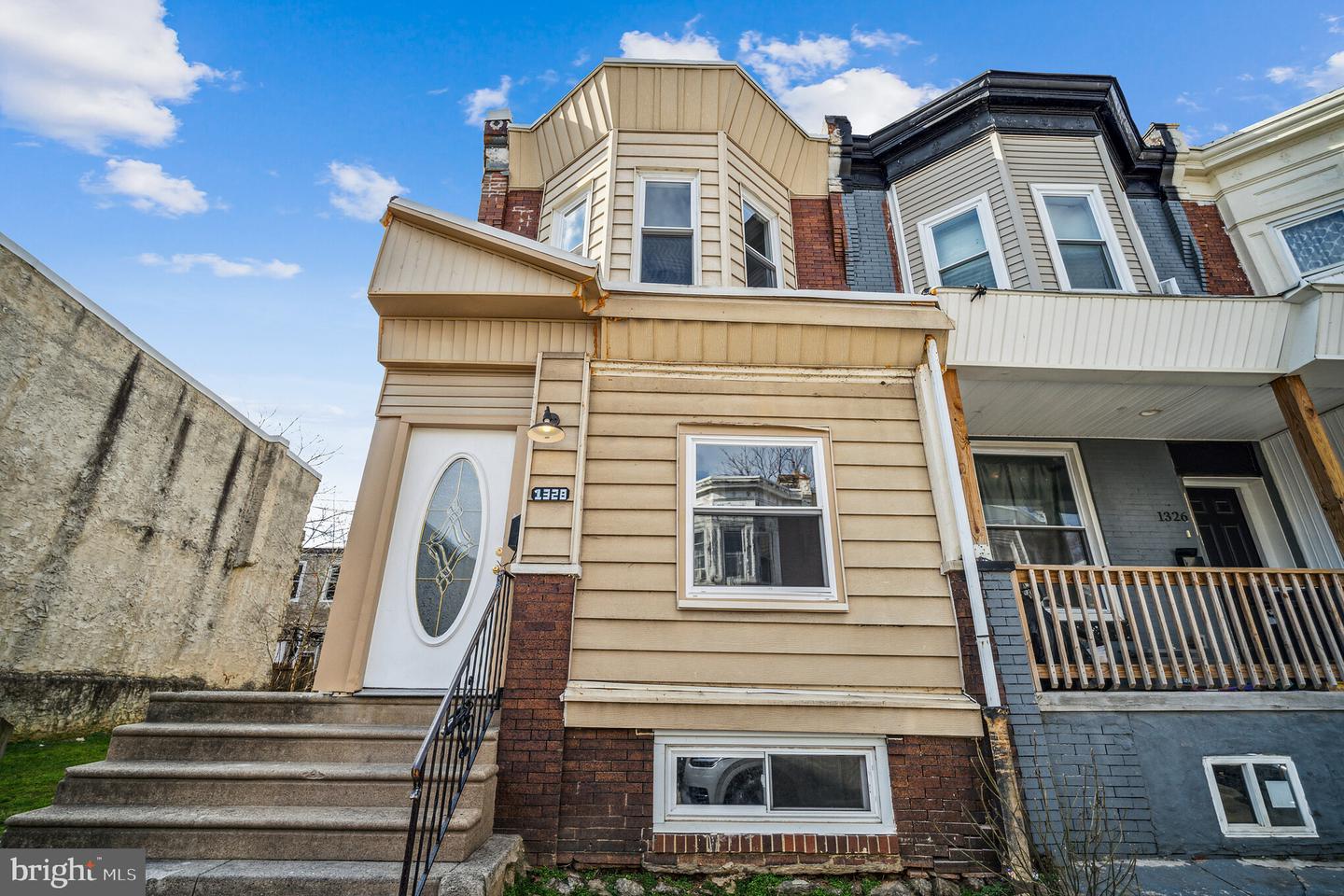1328 S Wilton St Property Photo 3
