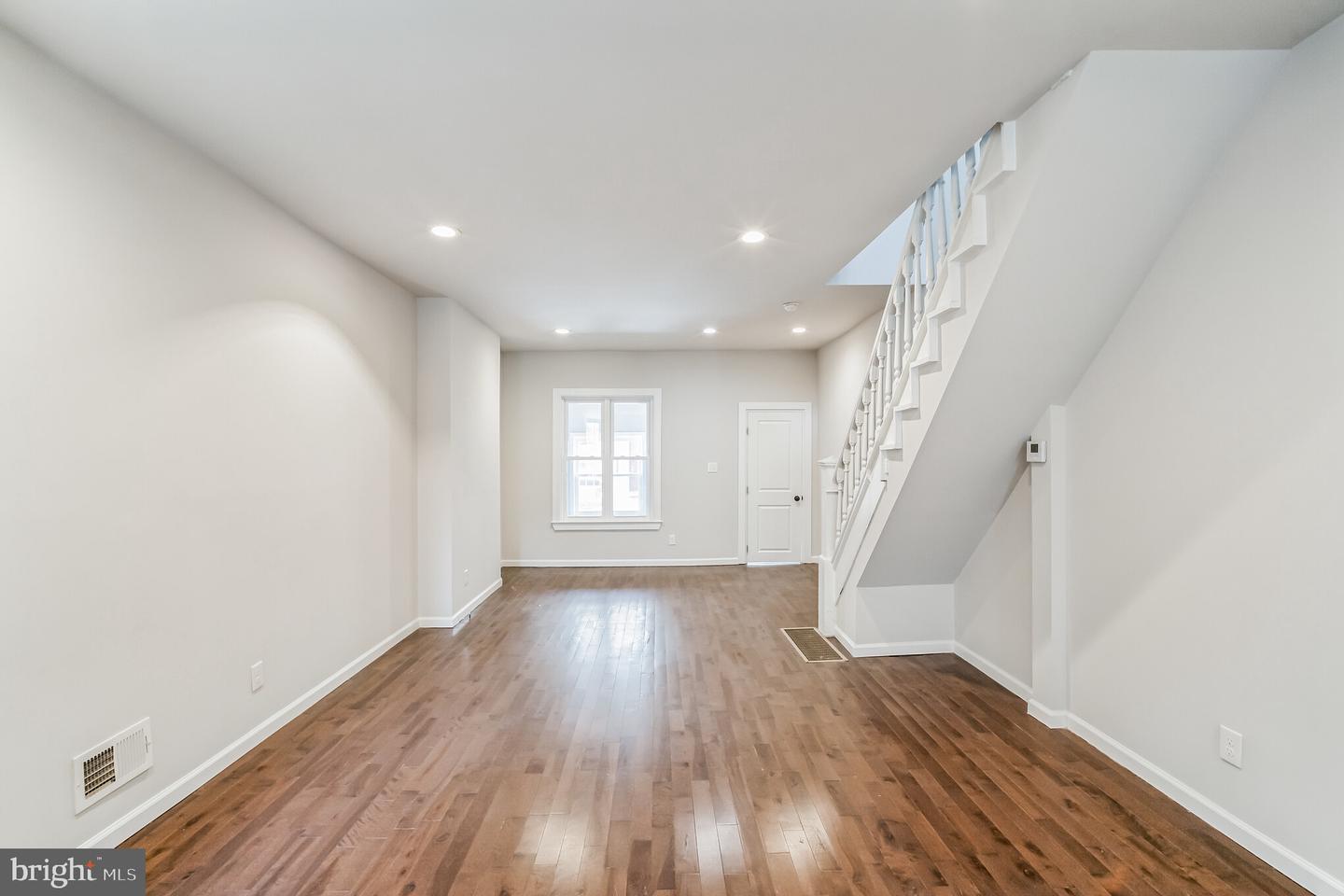 1328 S Wilton St Property Photo 4