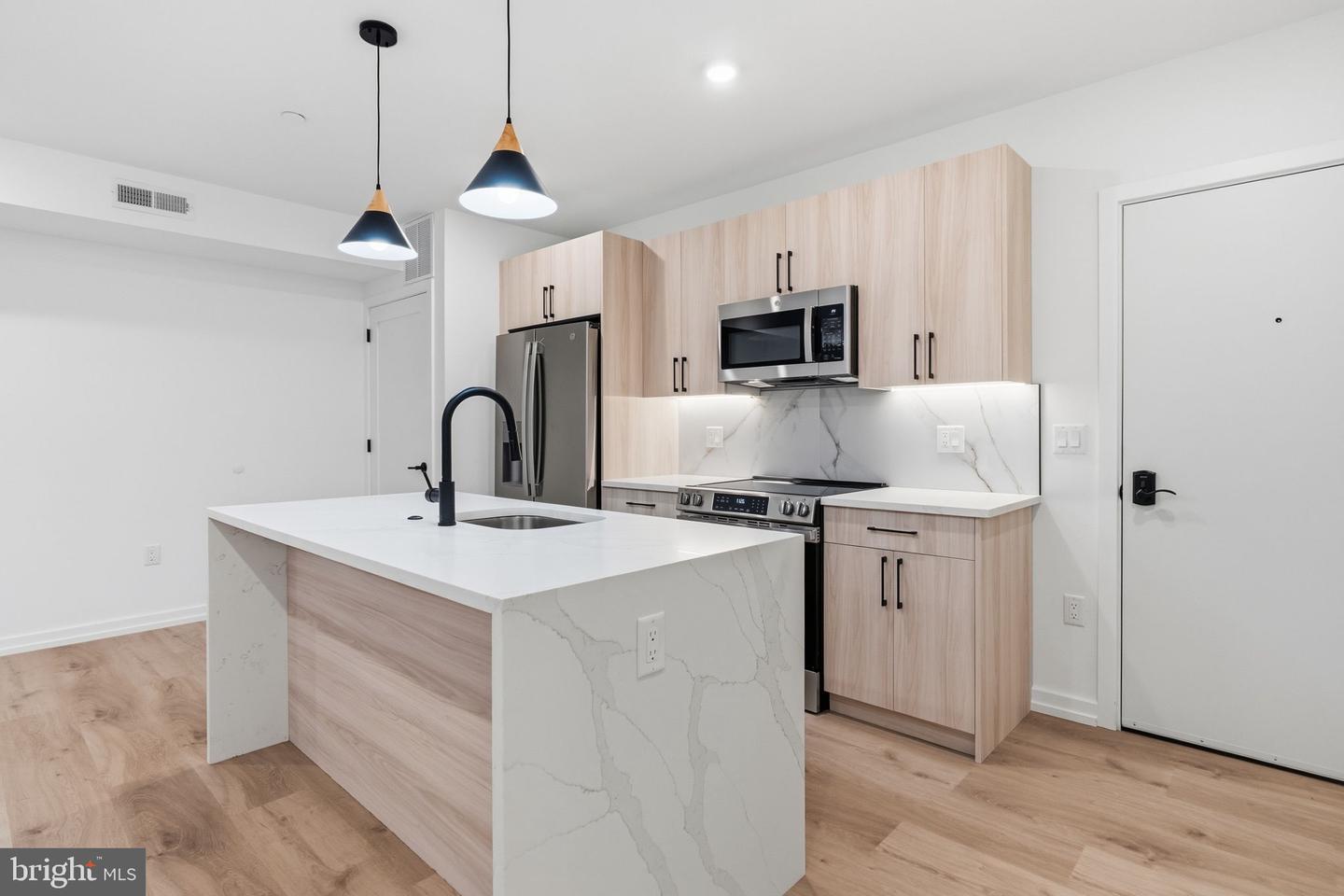 208 VINE ST #3C Property Photo 1