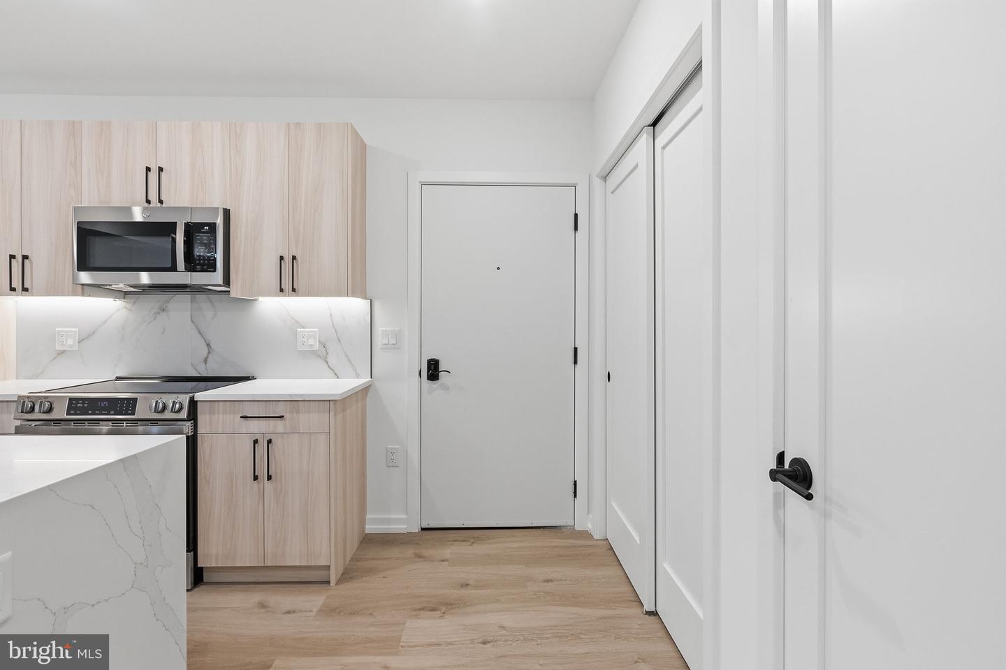 208 Vine St #3c Property Photo 3