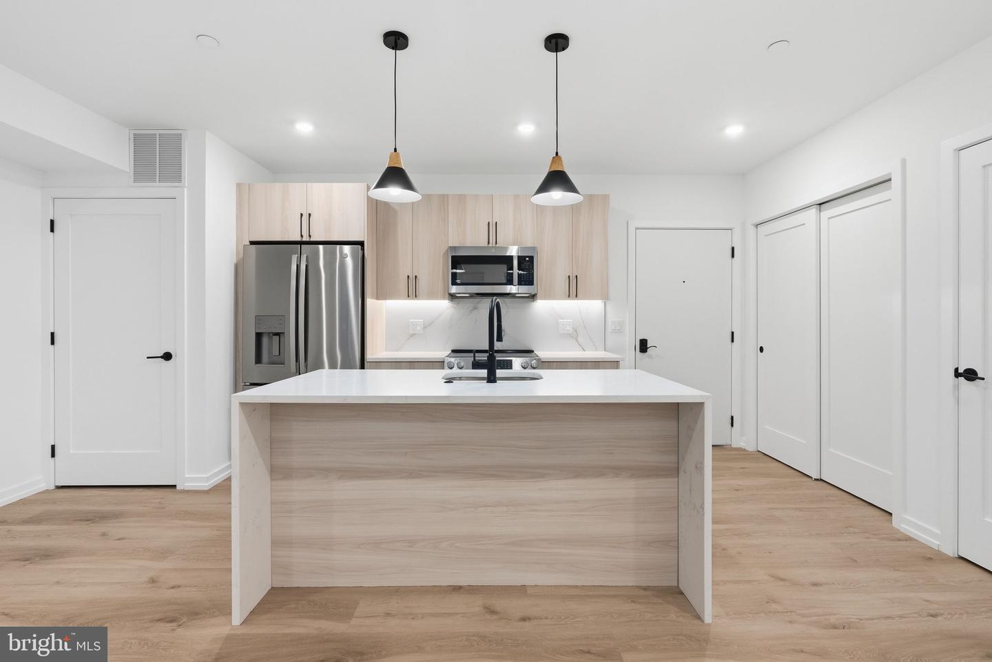 208 Vine St #3c Property Photo 5