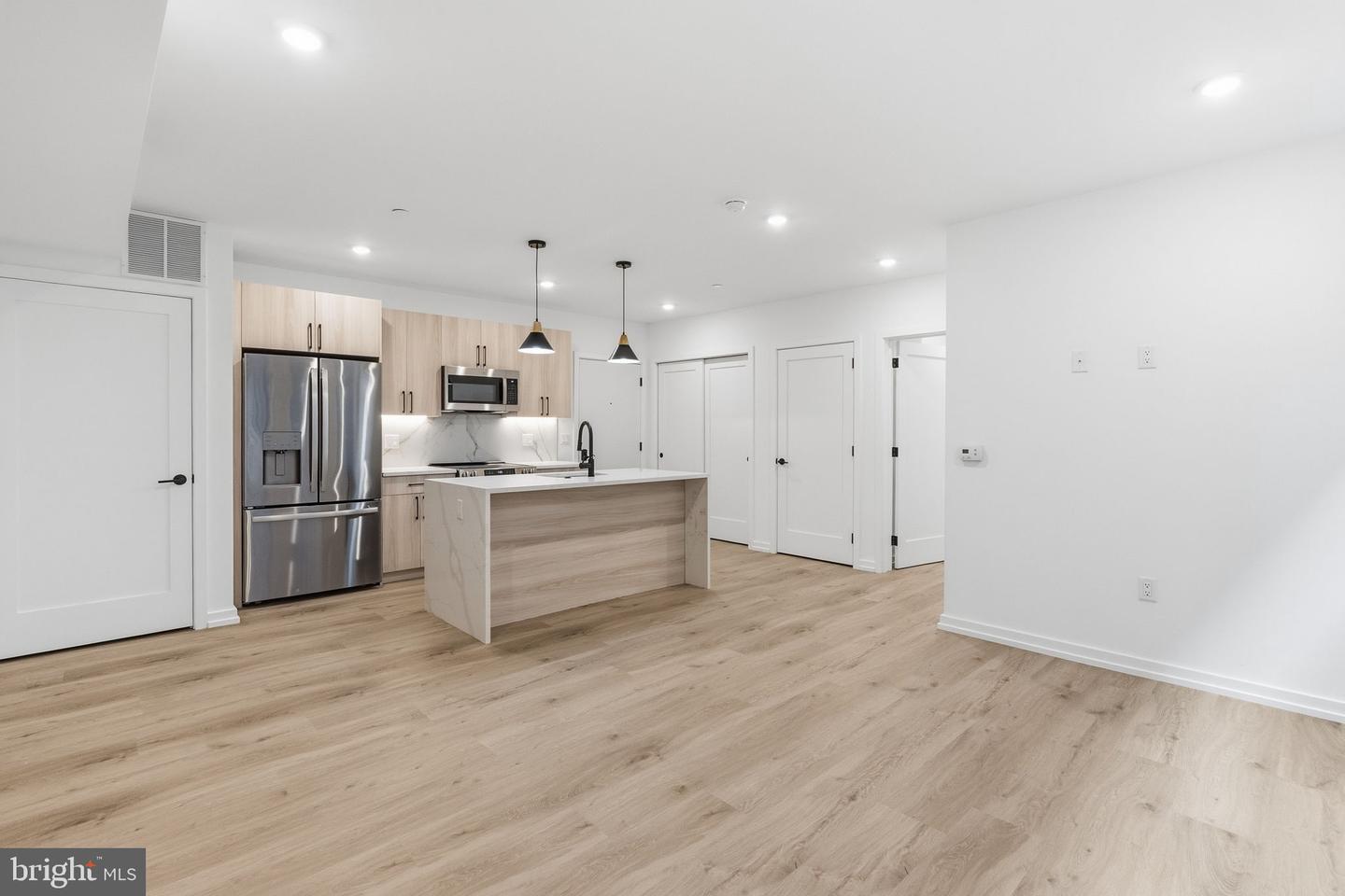 208 Vine St #3c Property Photo 6