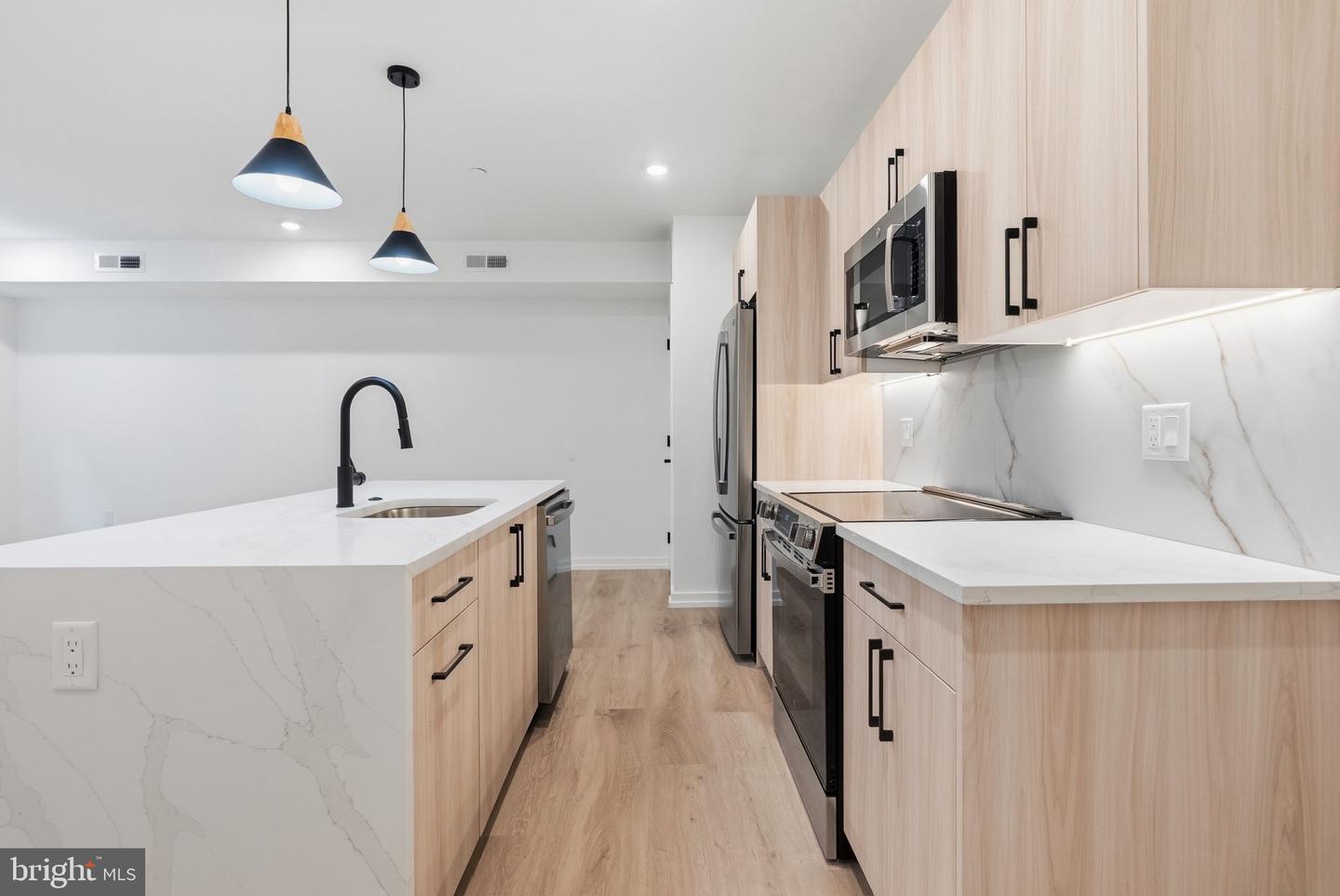 208 Vine St #3c Property Photo 7