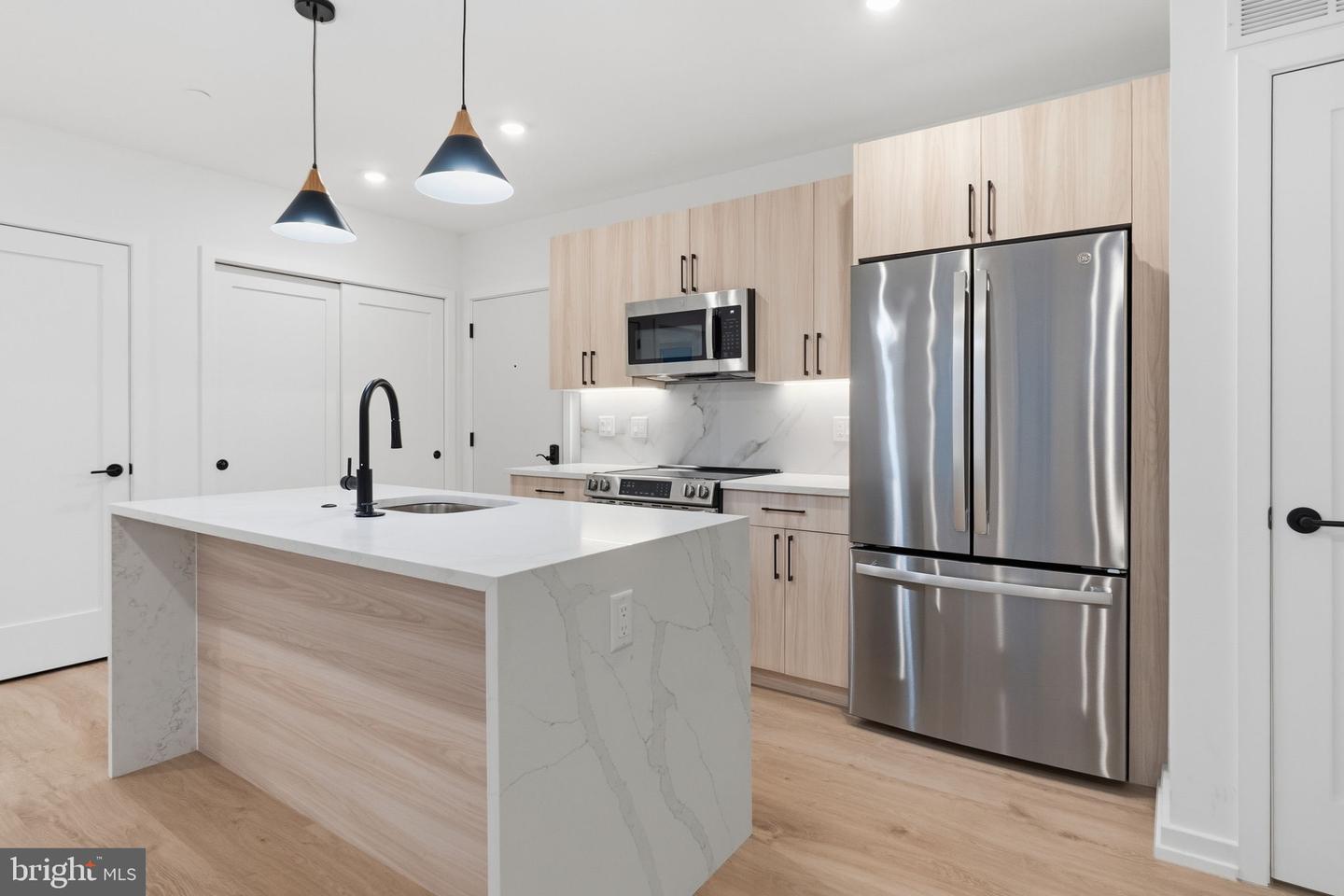 208 VINE ST #3E Property Photo 1