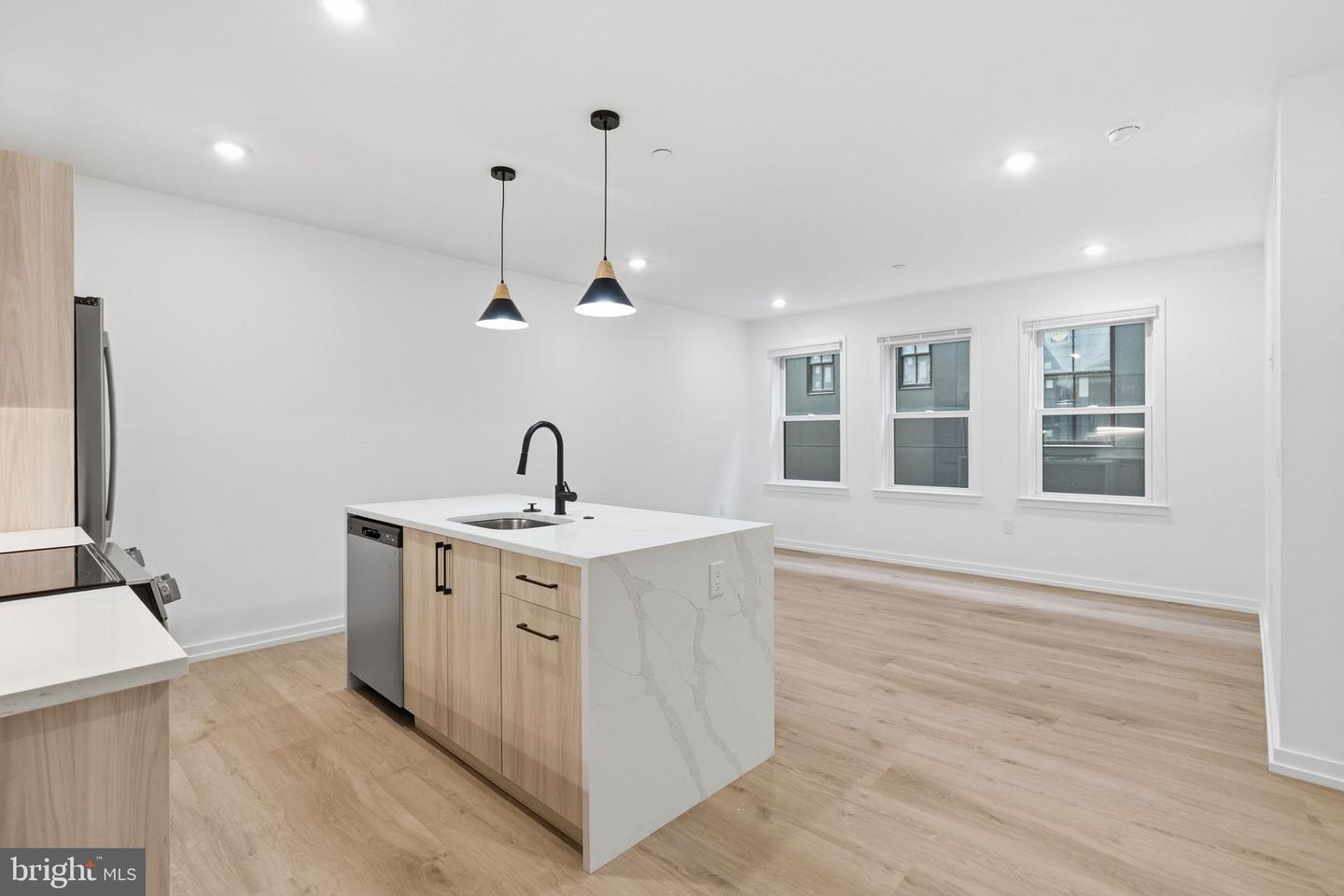 208 Vine St #3f Property Photo 4