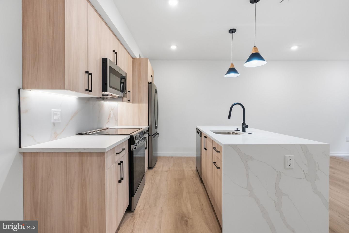 208 Vine St #3f Property Photo 5