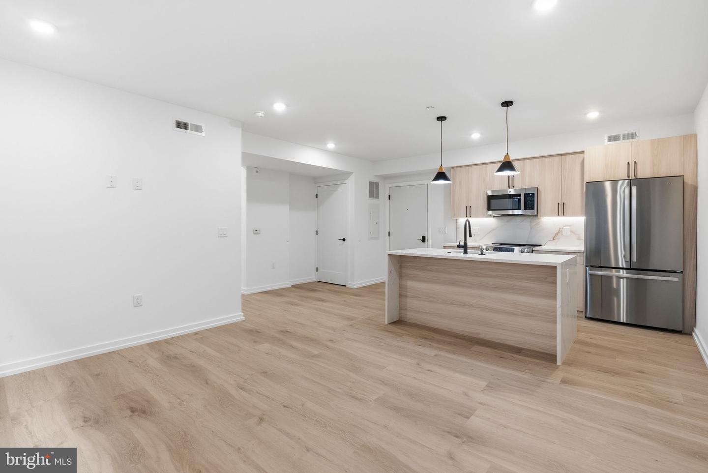 208 Vine St #3f Property Photo 7