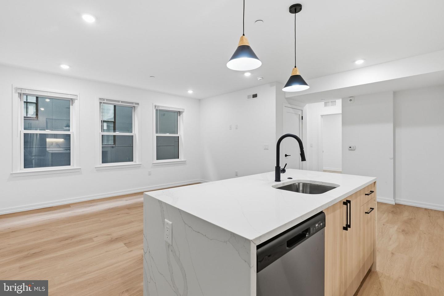 208 Vine St #3f Property Photo 8