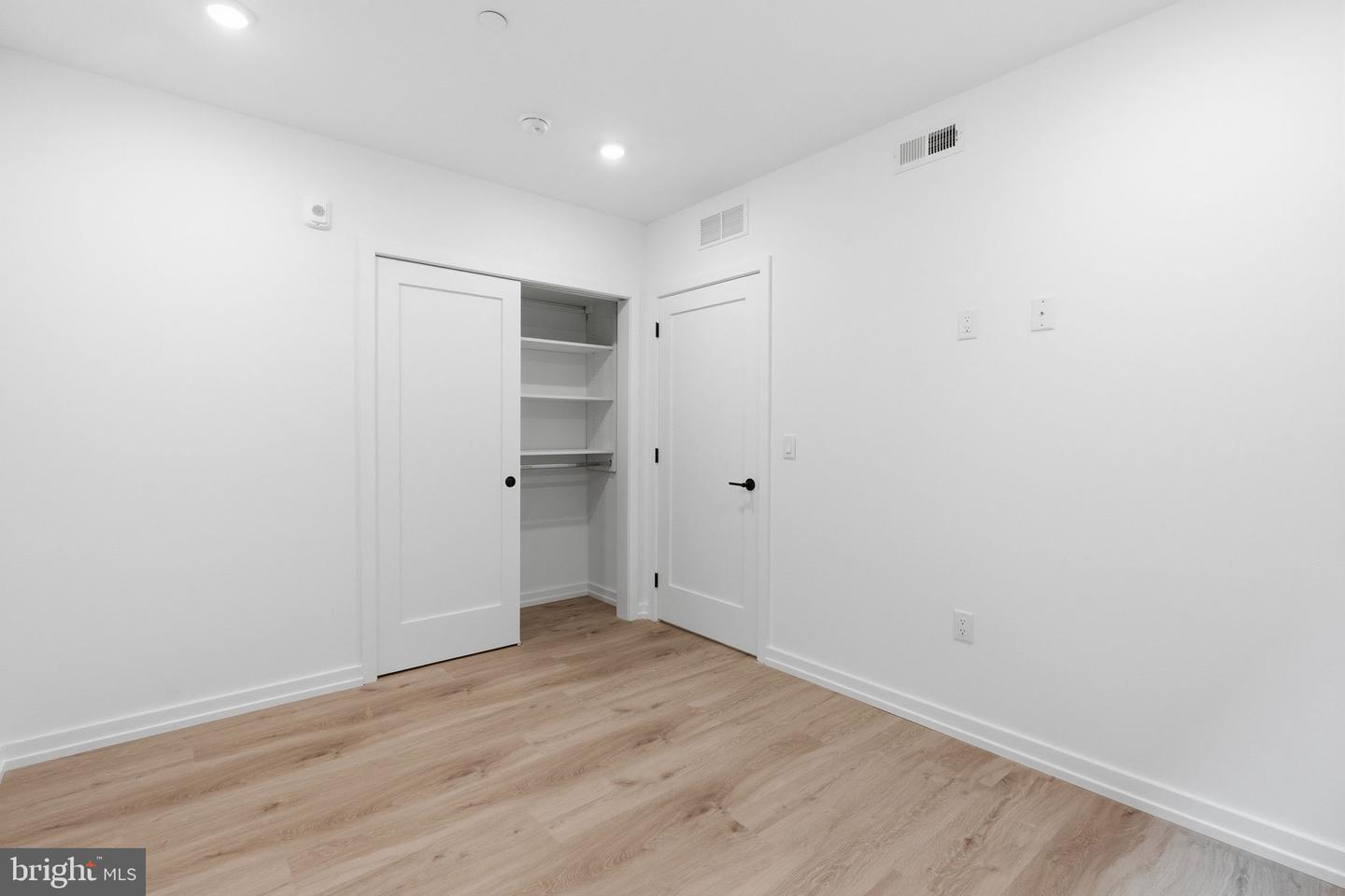 208 Vine St #3f Property Photo 13