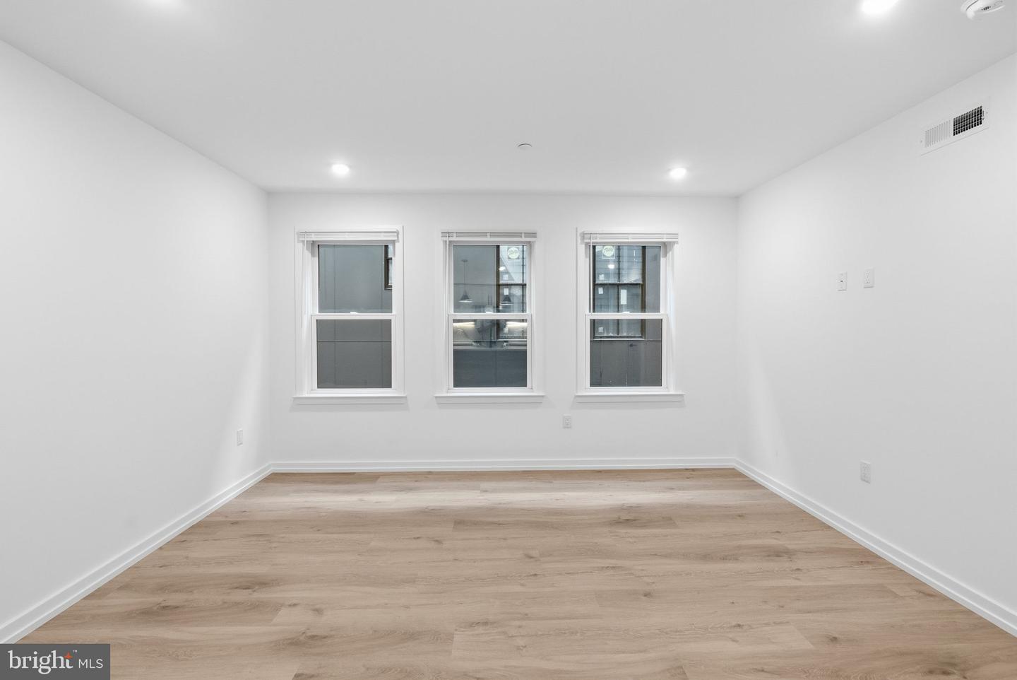 208 Vine St #3f Property Photo 14