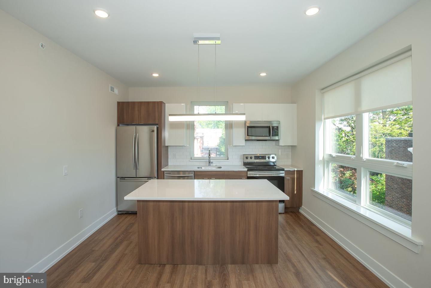 4534 Spruce St #c4 Property Photo 4