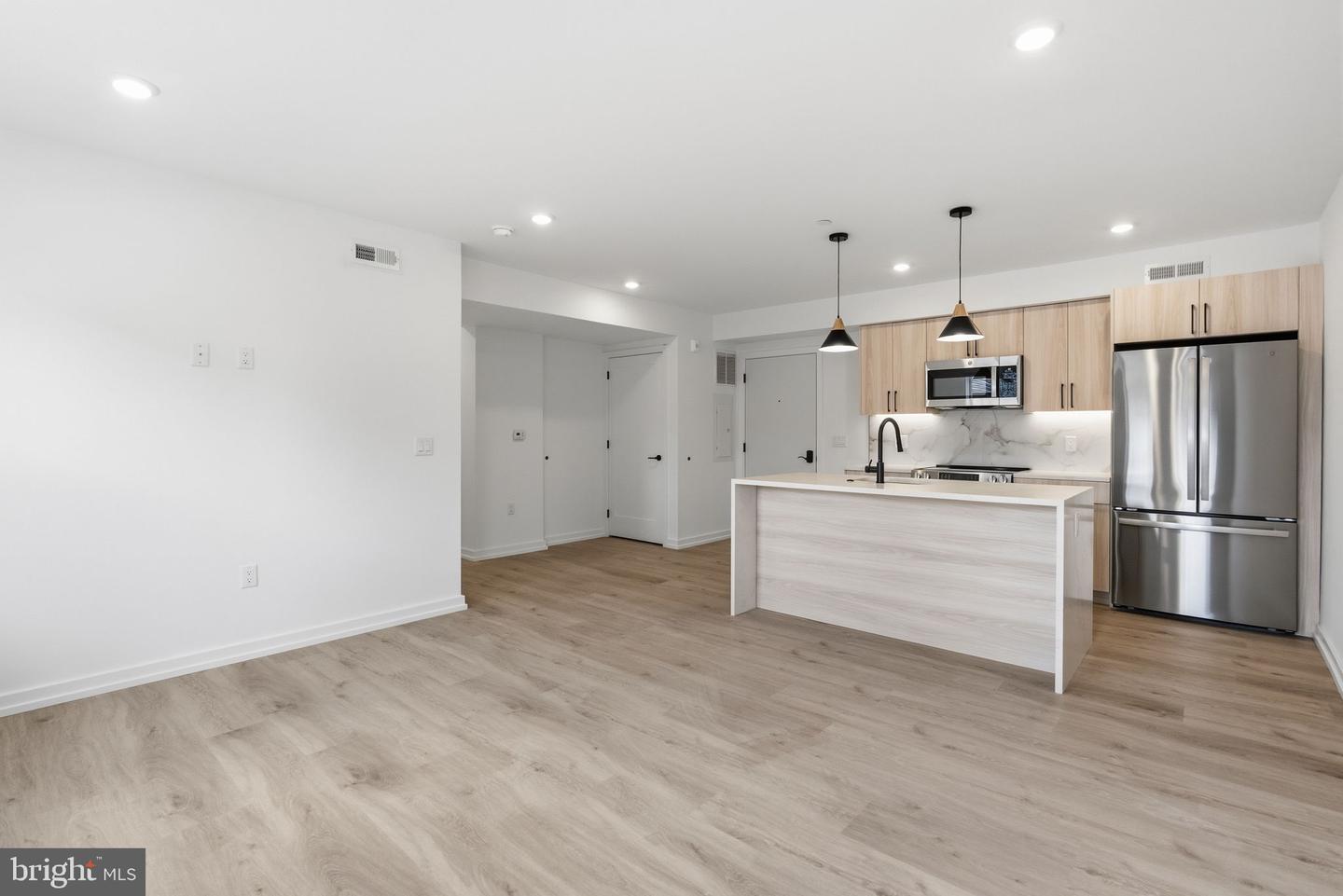 209 NEW ST #5F Property Photo 1