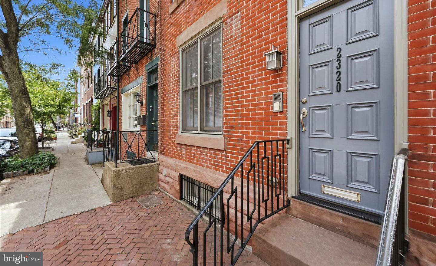 2320 Lombard St Property Photo 2