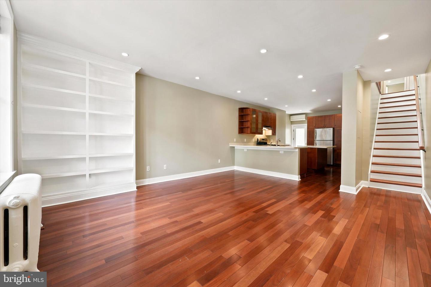 2320 Lombard St Property Photo 4