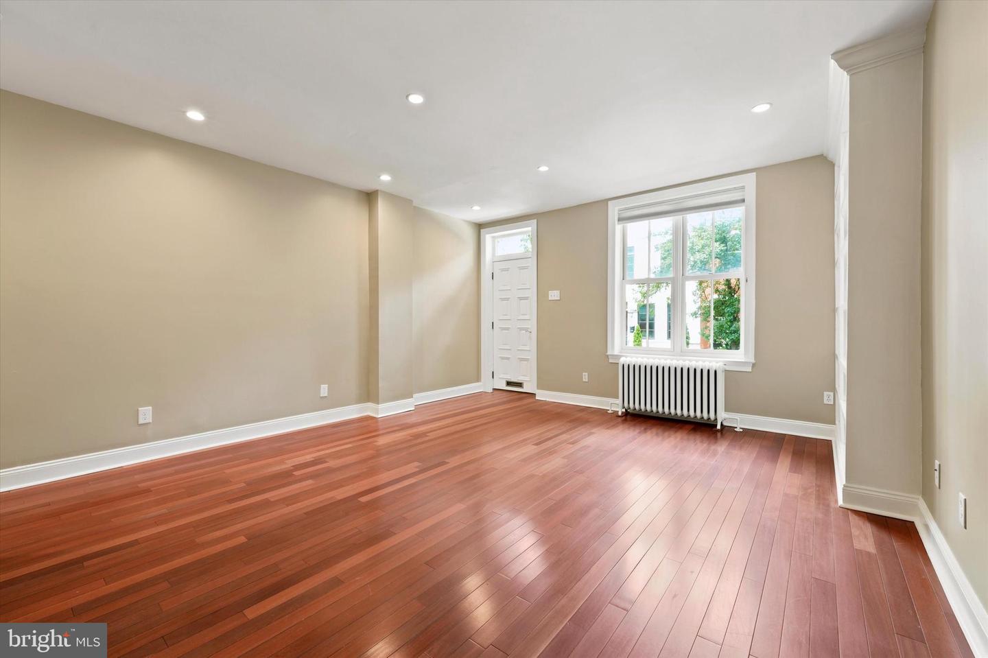 2320 Lombard St Property Photo 6