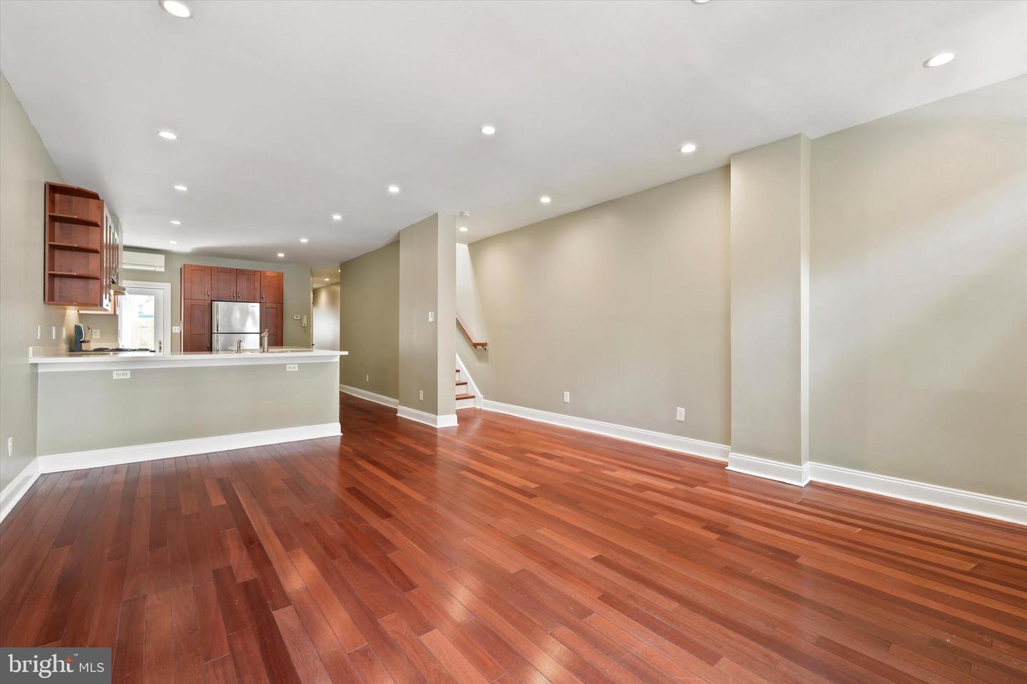 2320 Lombard St Property Photo 8