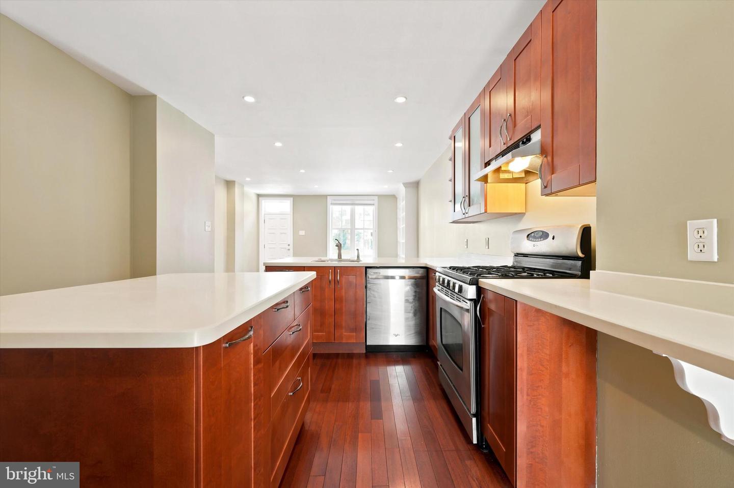 2320 Lombard St Property Photo 9