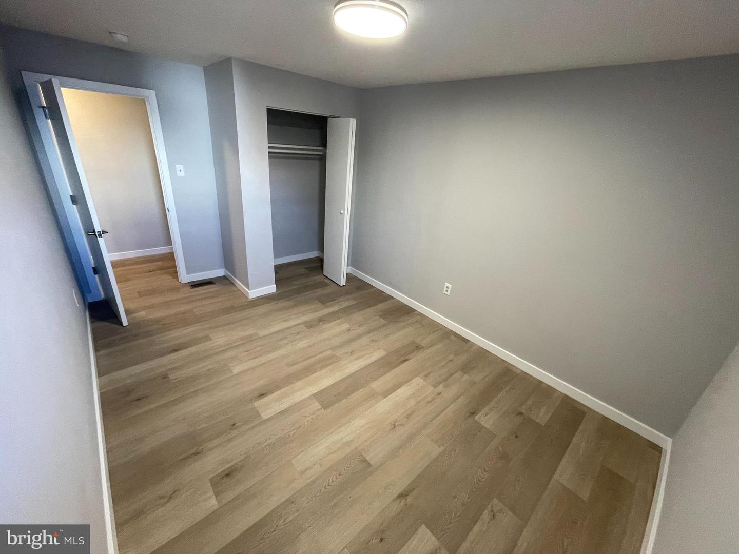 3500 Ainslie St #1f Property Photo 5