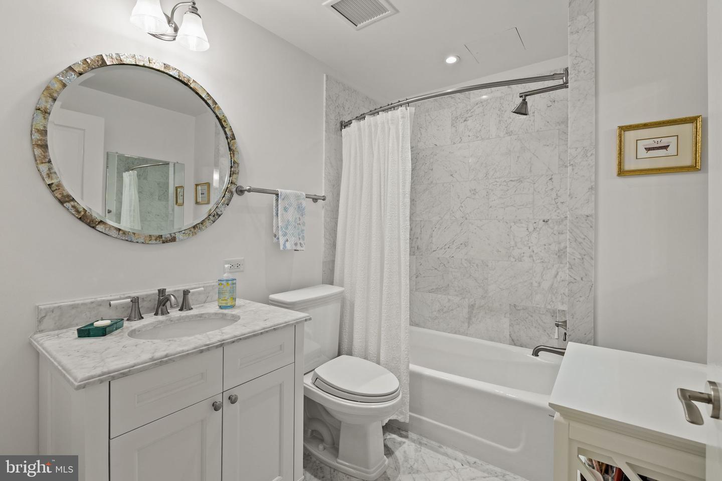 130 S 18th St #607 Property Photo 5
