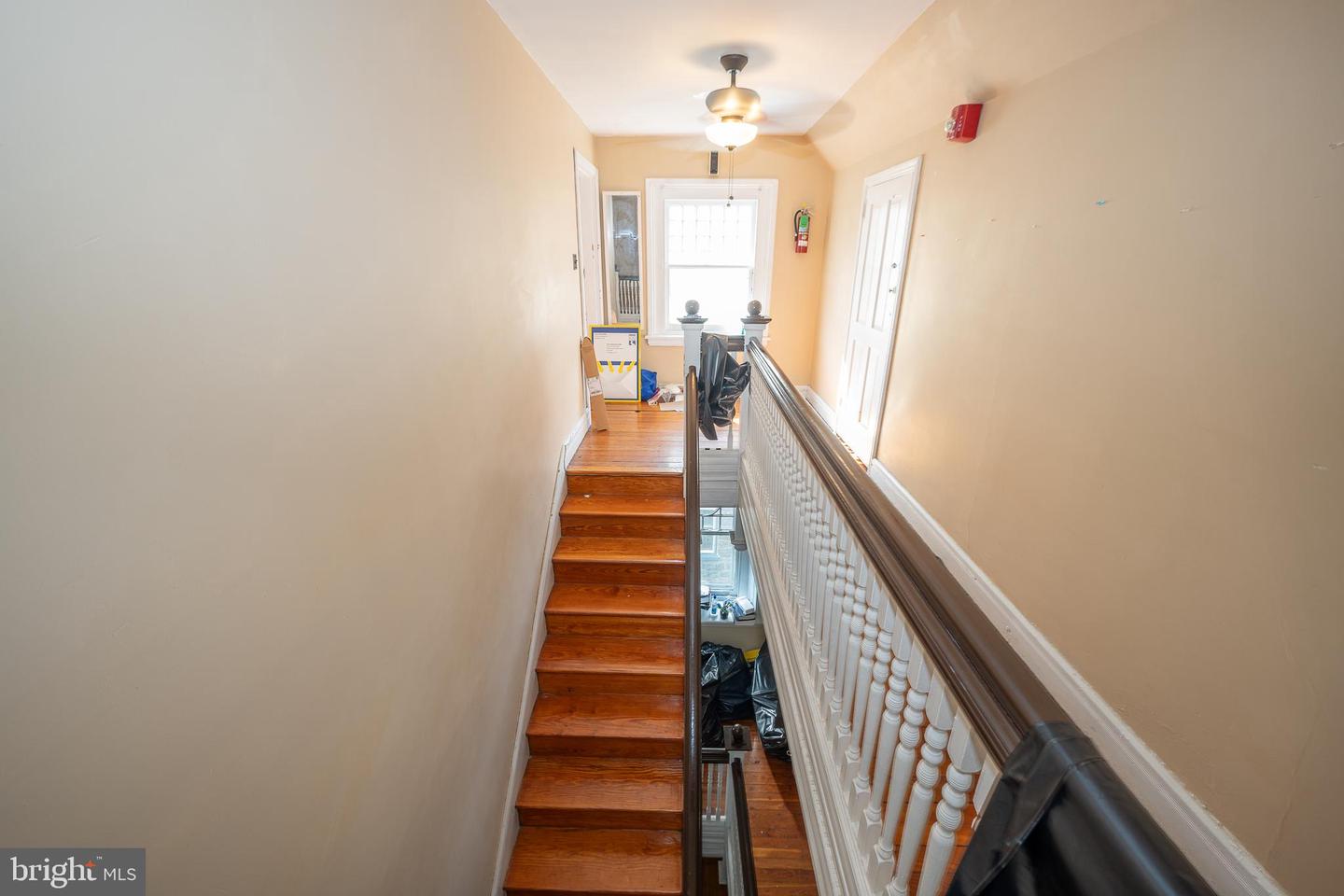 302 W School House Ln Property Photo 4