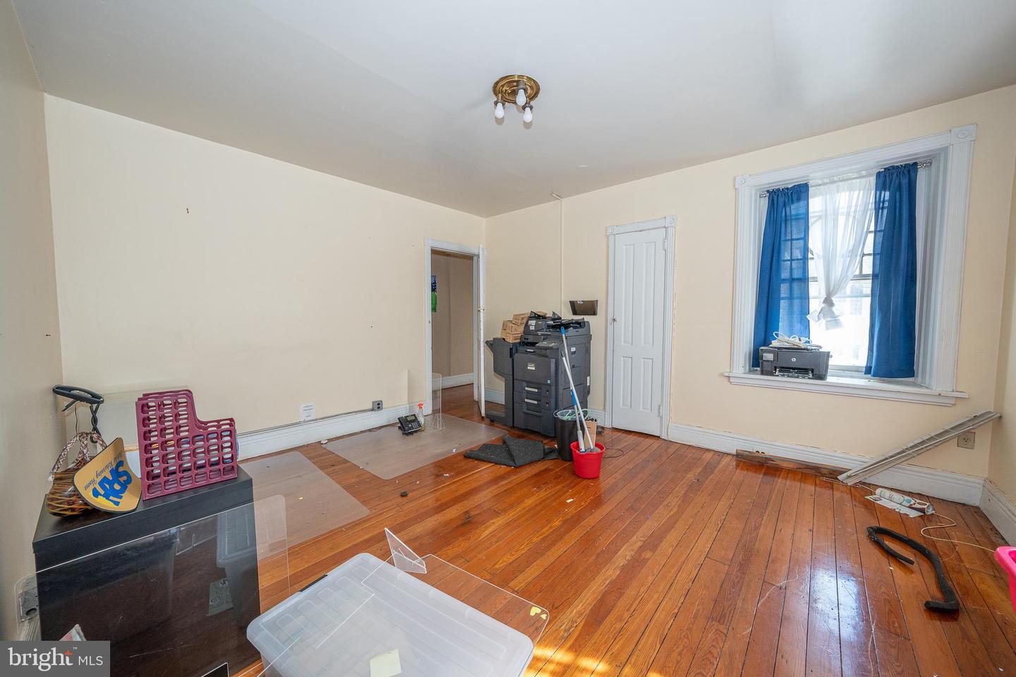 302 W School House Ln Property Photo 11