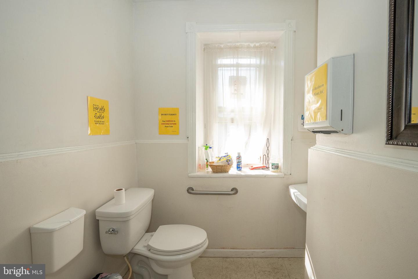 302 W School House Ln Property Photo 16