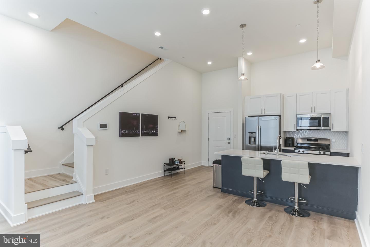 1115 N AMERICAN ST #B6 Property Photo 1