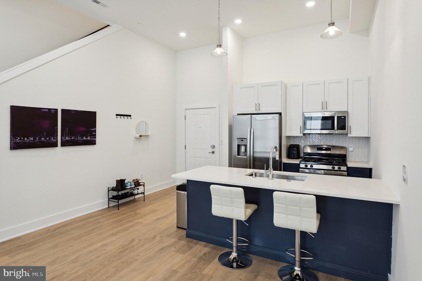 1115 N American St #b6 Property Photo 2