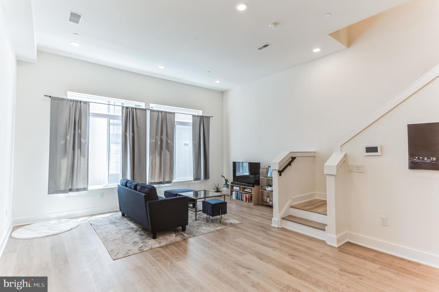 1115 N American St #b6 Property Photo 3