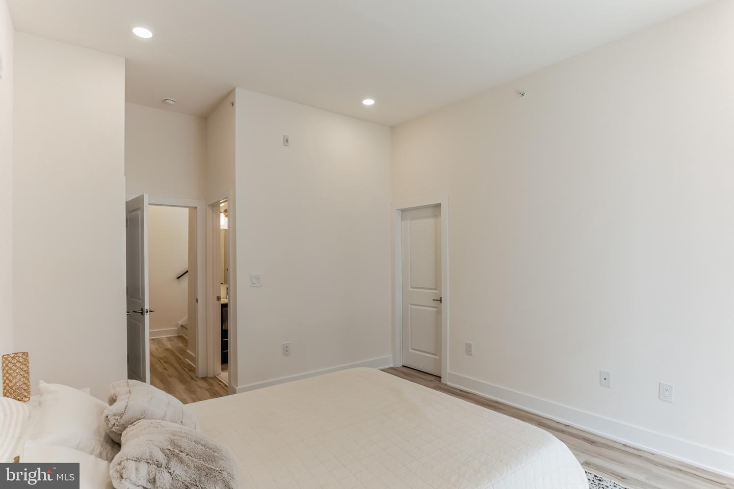 1115 N American St #b6 Property Photo 6