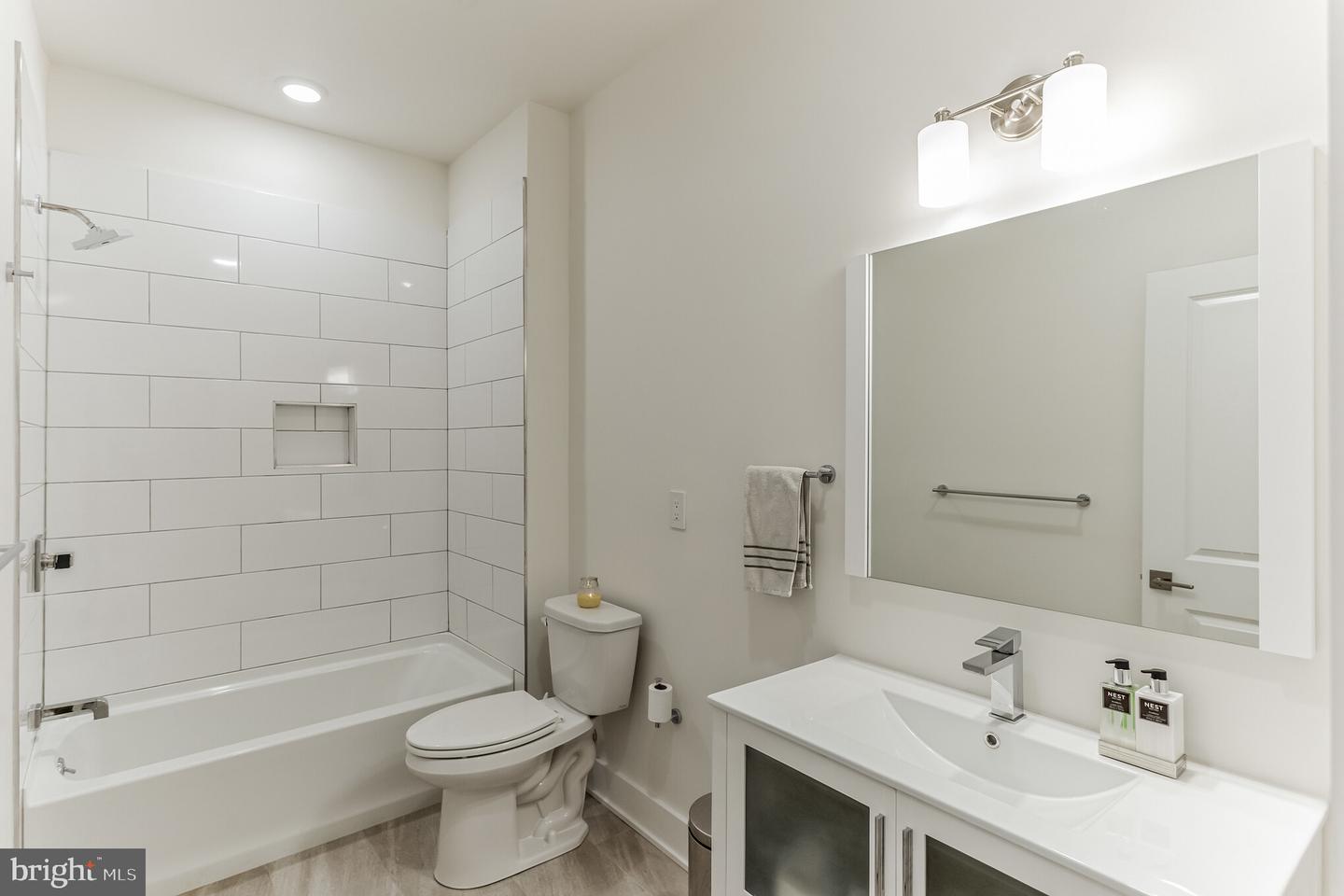 1115 N American St #b6 Property Photo 14