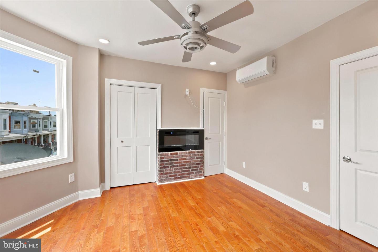 5439 Regent St Property Photo 8