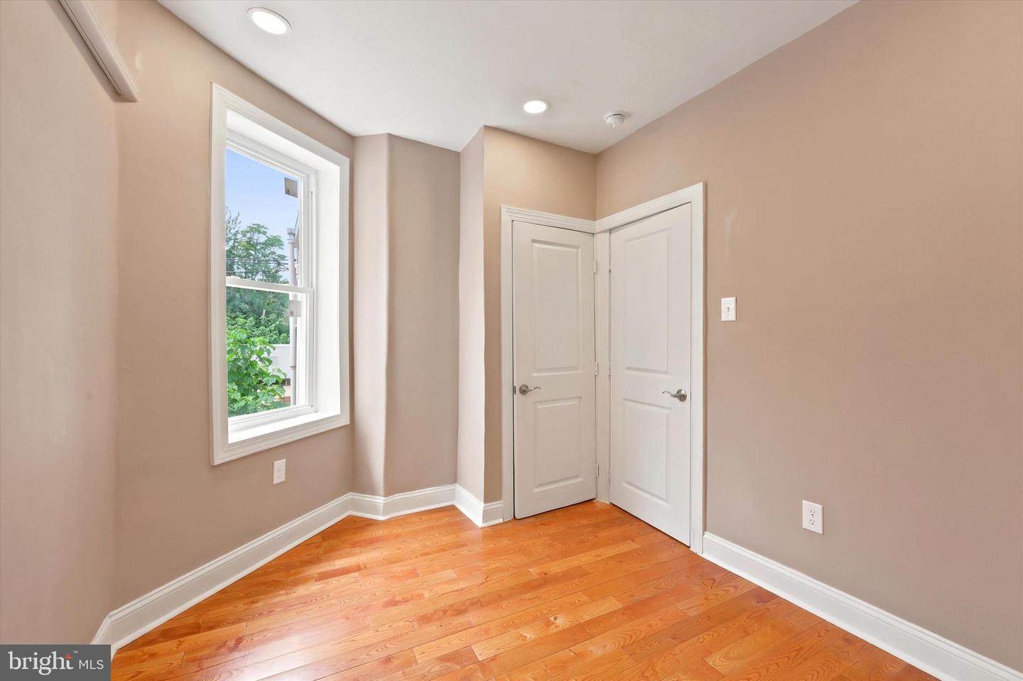 5439 Regent St Property Photo 12